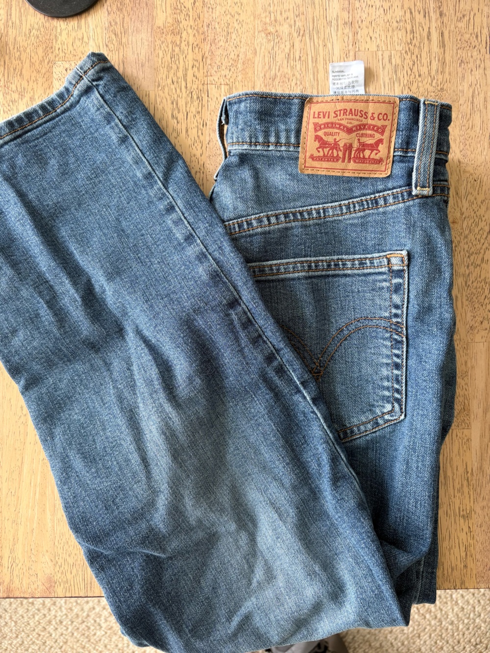 Levi's Women's Ribcage Straight Ankle Jeans in Blue Denim